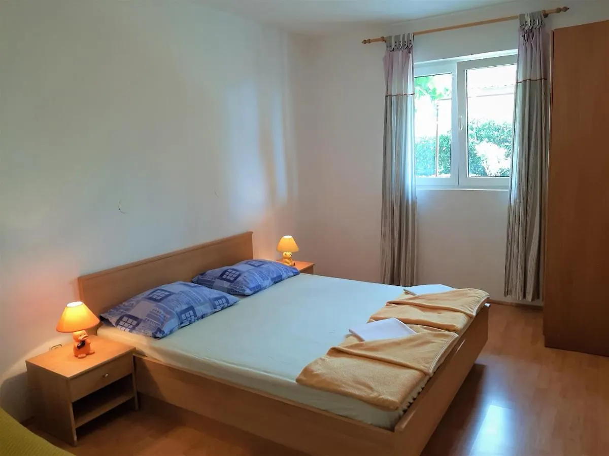 Cozy Apartments With Sea View Novi Vinodolski